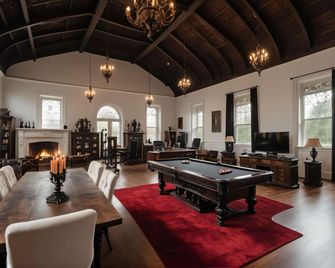 Clonmel Castle - Port Dover - Lounge