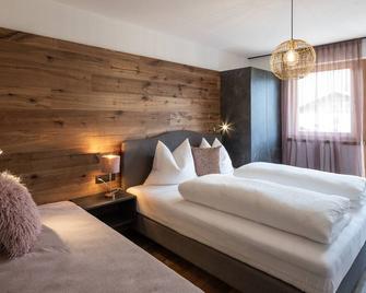 As A Guest, Leave As A Friend - Monguelfo-Tesido - Camera da letto