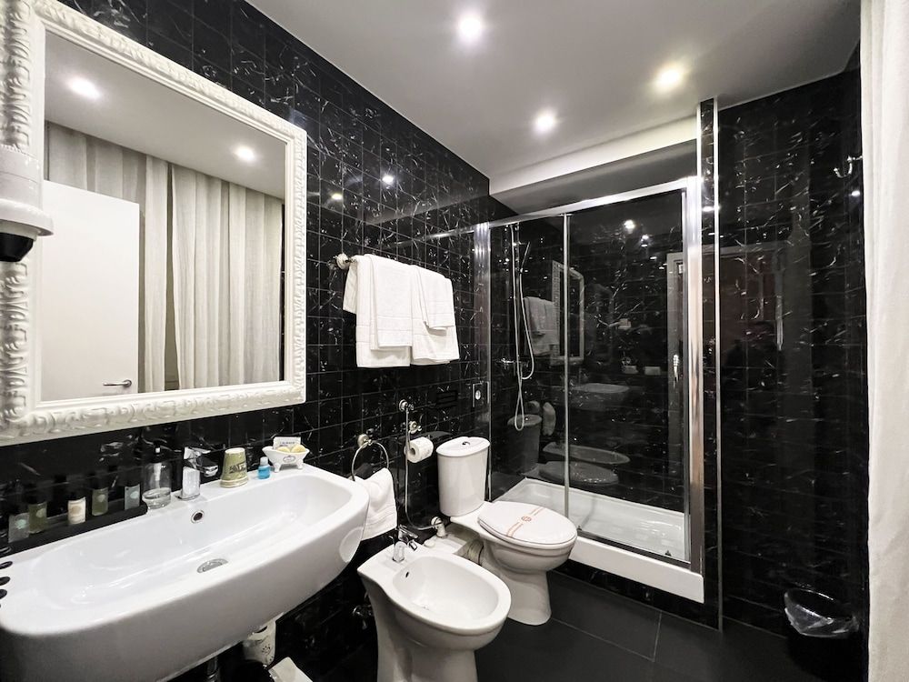 Domus Deorum Deluxe - Napoli - Bad