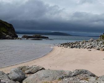Lodge 5 - No Pets - Aultbea Lodges - Private with Woodland and loch views - Achnasheen - Beach