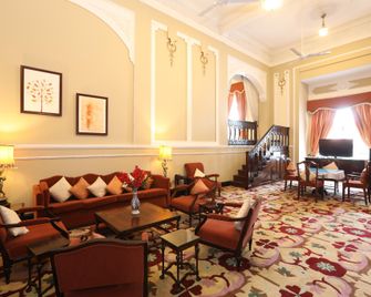 Lalitha Mahal Palace Hotel - מיסור - טרקלין