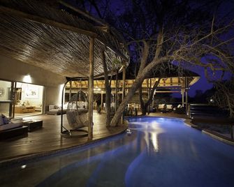 Moditlo River Lodge - הודספרוט - בריכה