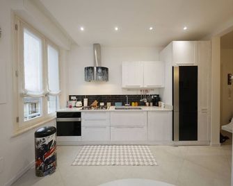 Siena UpTown - Sabrina's Charming Apartment - Siena - Kitchen