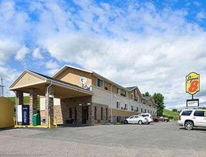 Super 8 by Wyndham Minot Airport - Minot - Building