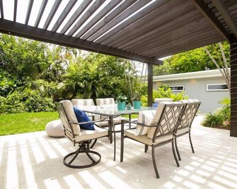 Luxury Beach Home W/ Heated Saltwater Pool & Amazing Location; Nyc Abstract Art - Fort Lauderdale - Patio