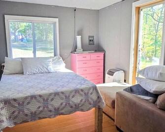 Marvelous studio AC & Woodstove quiet with wildlife visits Marshall near RTE 66 - Marshall - Habitación