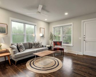 Quintessential Zilker Bungalow - Austin - Sala de estar