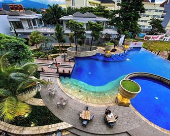 Nemuru Grand Bhuvana Ciawi - Sukaraja - Zwembad