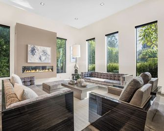 Louise Modern - Luxury Smart Estate in Encino w/ Pool, Gym & Spa - Encino - Living room