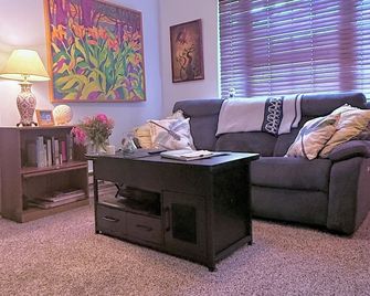 Osprey NestNear pristine beaches, restaurants, and shopping - Villas - Living room