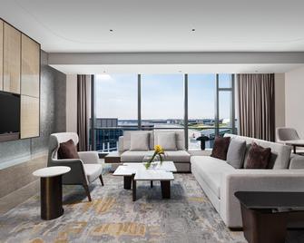 Crowne Plaza Shanghai Hongqiao By IHG - Shanghai - Living room