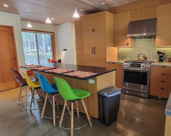 Petrichor - Mazama Modern Cabin - Mazama - Kitchen