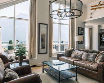 Rimrock Banff, Emblems Collection - באנף - סלון