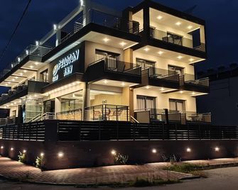 Peloton Inn - Paralia - בניין