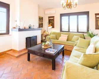 Awesome Home In Morón De La Frontera - Morón de la Frontera - Living room