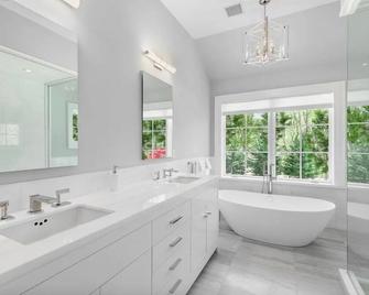 Brand New Bridgehampton House, Close to Sag Harbor Village & Beaches - Bridgehampton - Casa de banho