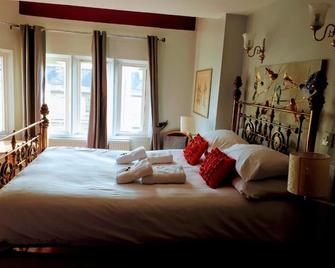 OYO No 3 - Bath - Bedroom