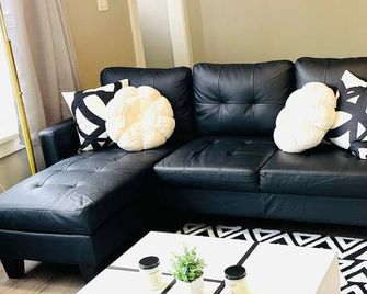 Welcome to our charming two-bedroom retreat nestled in the heart of West Cleveland - Cleveland - Living room