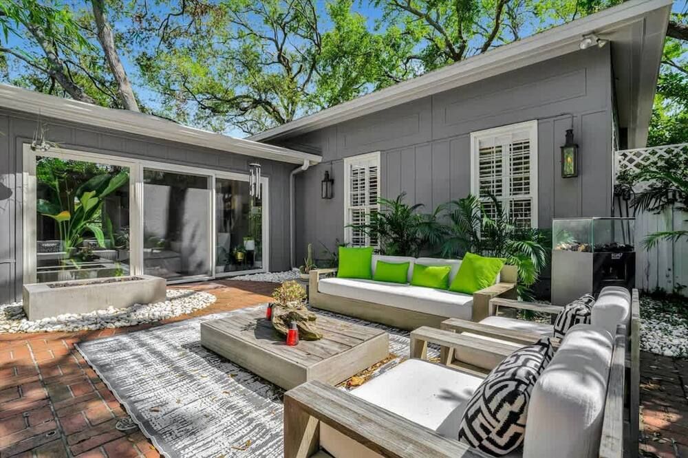 ذا رويال 2 بي 4 بي لاكشري جاردن بول يوجا روم - تامبا - شرفة مرصوفة