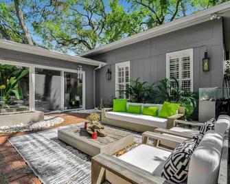 The Royale 2B 4B Luxury Garden Pool Yoga Room - Tampa - Patio