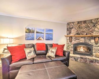 1 Block to Downtown Cozy Condo by Mirror Lake - Lake Placid - Oturma odası