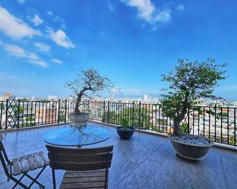 Mtr Apartment & Hotel - Da Nang - Balcón