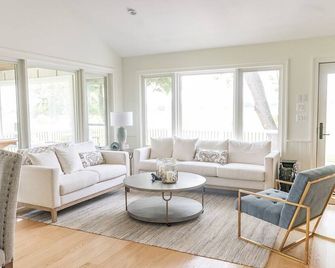 Secluded Riverfront Retreat on 100+ Acre Farm in Mechanicsville, WiFi, AC, &More - Mechanicsville - Sala de estar