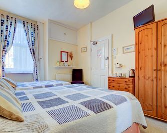Dolphin Guesthouse - Scarborough - Bedroom