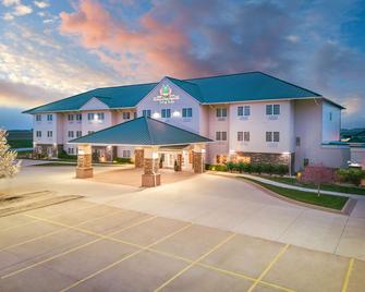 Green Mill Village Hotel & Suites, BW Signature Collection - Arcola - Building
