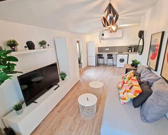 GregBnb - T2 Design 34m2 - Toulon Est - Wifi Fibre - n9 - Toulon - Salon
