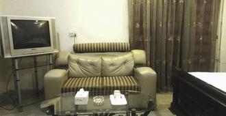 Merryday Inn - Lahore - Living room