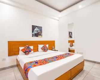 Fabhotel Emoji Stays - Gurugram - Bedroom