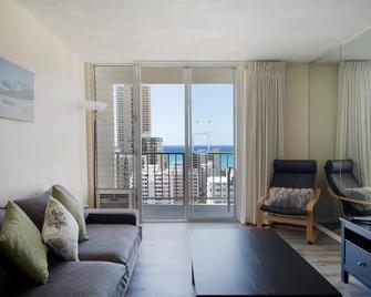 Waikiki 2BR Condo, walk to Beach, free parking - Honolulu - Sala de estar