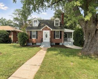 Lynchburg Leisure - Lynchburg - Building