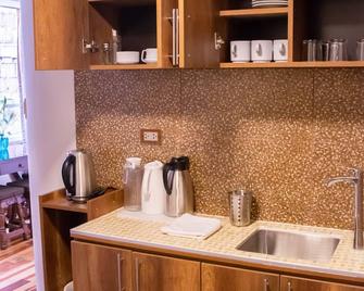 Zans Apartments Cusco - Cusco - Kitchen