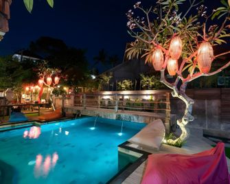 Good Cheer Hostel - Nusa Penida - Piscina