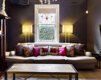 94 Highett - Luxury Holiday House in the Inner City with COVID guarantee - Richmond - Sala de estar