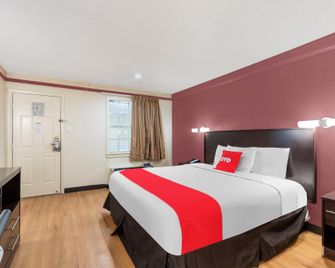 OYO Hotel Tulsa N Sheridan Rd & Airport - Tulsa - Habitación