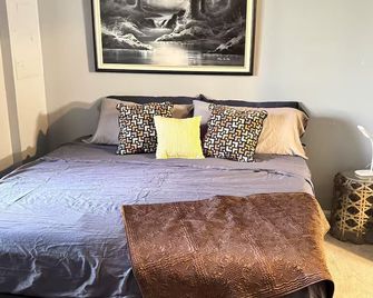 Cozy Retreat with LED and Balcony - Charlotte - Slaapkamer