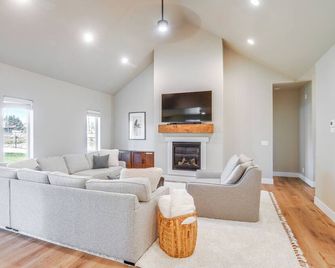 1 Mi to Pools: Chic Lava Hot Springs Home - Lava Hot Springs - Huiskamer