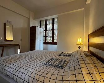 Kuyu Beergarden Hostel - Antalya - Schlafzimmer