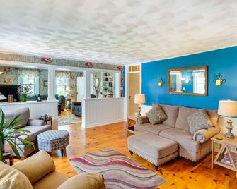 Stamford Farmhouse w/ Deck in Catskill Foothills - Stamford - Sala de estar
