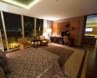 Point Hotel Baku - Baku - Living room