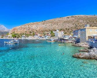Selinitsa Stone Home - Mani's Private Pool Retreat - Agios Nikolaos