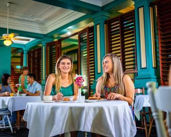 Hides Hotel Cairns - קיירנס - מסעדה