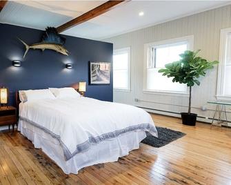 Vibrant 2 Level Apartment - Providence - Bedroom