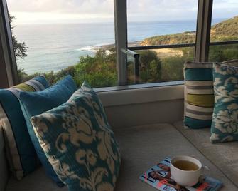 Points South from the sea on Great Ocean Rd - Wongarra - Balcón