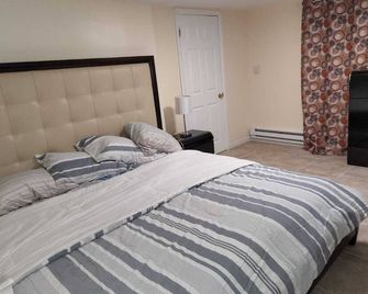 Mamas Love Apartment - Newark - Bedroom
