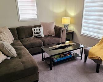 Home Away From Home - Markham - Living room
