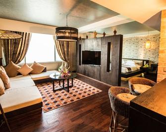 Rose Garden Hotel - Yangon - Living room